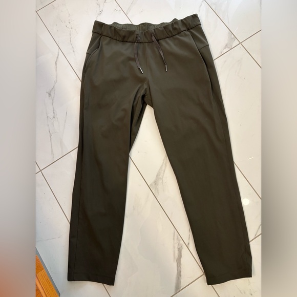Lululemon on the Fly pants in dark Olive - Picture 2 of 4